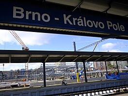 Nová nádra�ní budova u vlakové stanice v Brn�-Králov� Poli se u� rýsuje (b�ezen...