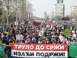 V B�lehrad� dnes demonstrovalo p�es 100 000 lidí proti korupci. (15. b�ezna...