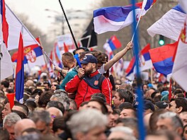 V B�lehrad� dnes demonstrovalo p�es 100 000 lidí proti korupci. (15. b�ezna...