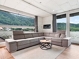 Houseboat v Ústí nad Labem nabízí mo�nost bydlení na vod�. Plavidlo o délce...