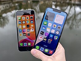 Apple iPhone 16e a iPhone SE (2020)