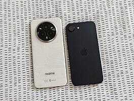 Apple iPhone 16e a Realme 14 Pro+