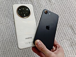 Apple iPhone 16e a Realme 14 Pro+
