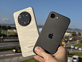 Apple iPhone 16e a Realme 14 Pro+