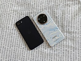 Apple iPhone 16e a Realme 14 Pro+