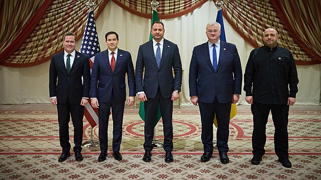 Ukrajinsk a americk delegace na jednn v Didd. Zleva: bezpenostn poradce Blho domu Mike Waltz, americk ministr zahrani Marco Rubio, f ukrajinsk prezidentsk kancele Andrij Jermak, ukrajinsk ministr zahrani Andrij Sybiha a ukrajinsk ministr obrany Rustem Umerov (11. bezna 2025)