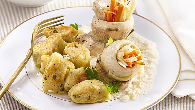 Závitky ze pstruha s jemnou pórkovou omákou