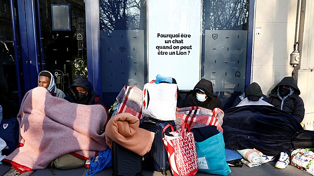 Policie vykl�zela pa��sk� divadlo, kter� od prosince okupovaly stovky migrant�. (18. b�ezna 2025)