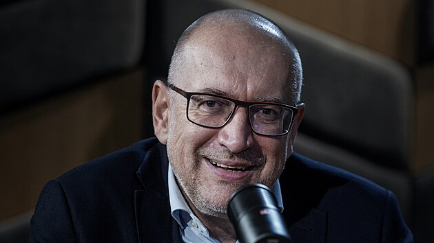 Hostem pořadu Rozstřel je Mikuláš Bek (STAN), současný ministr školství,... Hostem pořadu Rozstřel je Mikuláš Bek (STAN), současný ministr školství,...