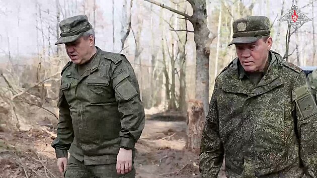 Nelnk generlnho tbu ruskch ozbrojench sil Valerij Gerasimov na nvtv ruskch vojk v Kursk oblasti. (11. bezna 2025)