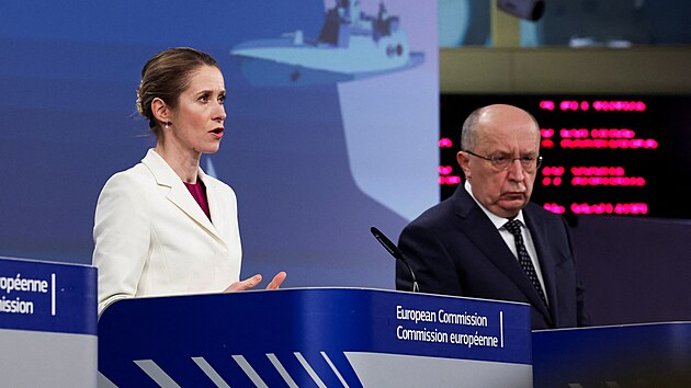Takzvanou B�lou knihu o budoucnosti evropsk� obrany v Bruselu p�edstavila ��fka unijn� diplomacie Kaja Kallasov� spolu s komisa�em pro obranu Andriusem Kubiliusem. (19. b�ezna 2025)