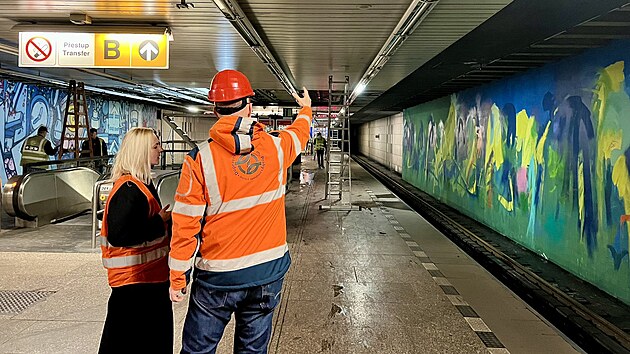 Stanice Florenc na lince C byla v podveernch hodinch uzavena v obou smrech. Dvodem je prsak vody, kter znemonil bn provoz. (10.bezna 2025)