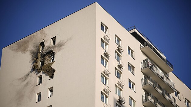 �koda na obytn�m dom� v oblasti obce Sapronovo u Moskvy kam spadl sest�elen� ukrajinsk� dron. (11. b�ezna 2025)