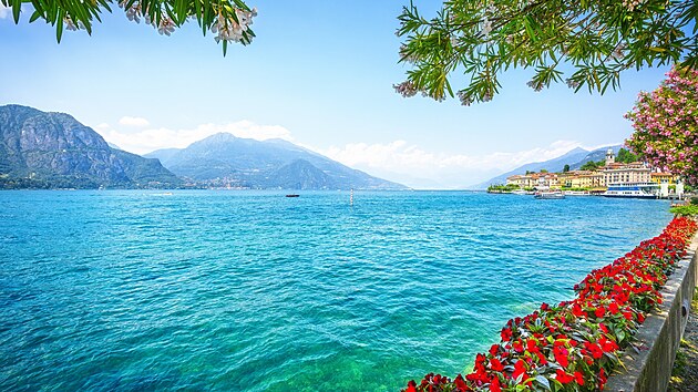 V kl�nu jezera Como, kter� m� tvar oto�en�ho p�smene Y, le�� letovisko...