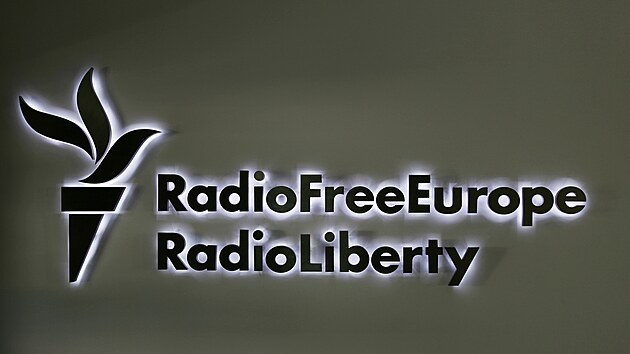Nápis, logo, �Radio Free Europe Radio Liberty� v nové budov� Rádia Svobodná...