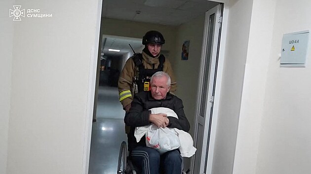 Ukrajinsk� ��ady v Sumsk� oblasti informovaly o po�kozen� dvou tamn�ch nemocnic kv�li rusk�m �tok�m, kter� sice nezp�sobily ��dn� zran�n�, ale vynutily si evakuaci pacient� a nemocni�n�ho person�lu. (19. b�ezna 2025)