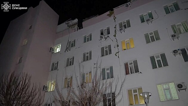 Ukrajinsk� ��ady v Sumsk� oblasti informovaly o po�kozen� dvou tamn�ch nemocnic kv�li rusk�m �tok�m, kter� sice nezp�sobily ��dn� zran�n�, ale vynutily si evakuaci pacient� a nemocni�n�ho person�lu. (19. b�ezna 2025)