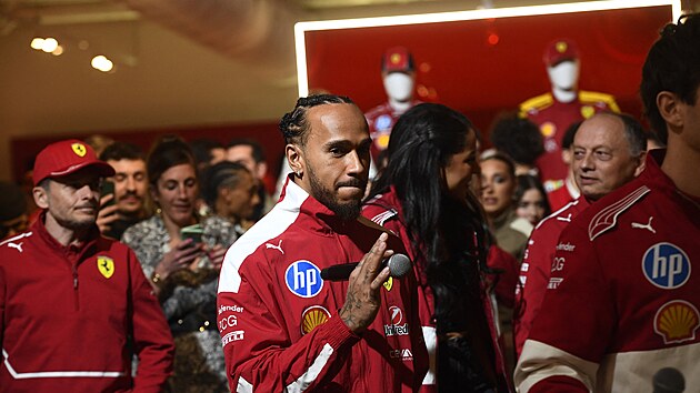 Lewis Hamilton na akci v�novan� dvacetilet�mu v�ro�� spolupr�ce mezi Ferrari a firmou Puma.