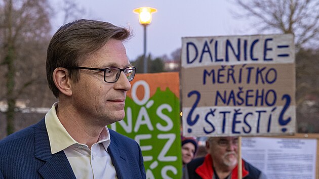 O nov silnici diskutovaly v Turnov stovky lid. Na snmku ministr dopravy Martin Kupka. (19. bezna 2025)
