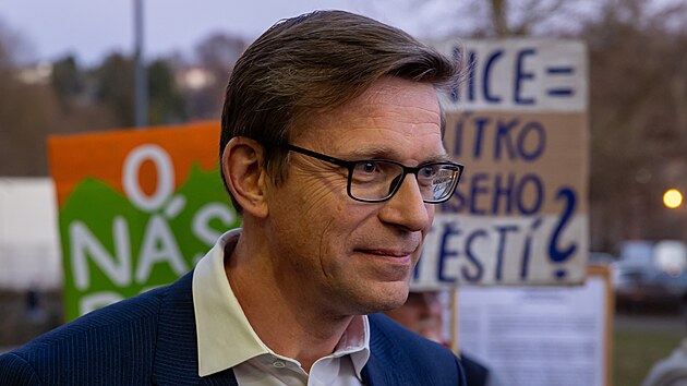 O nov silnici diskutovaly v Turnov stovky lid. Na snmku ministr dopravy Martin Kupka. (19. bezna 2025)