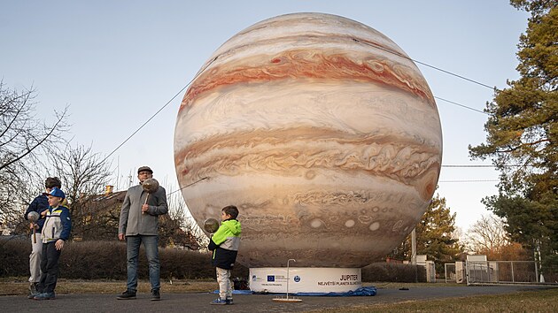 Hvzdrna ve Valaskm Mezi pedstavila nov robotick dalekohled, kter umon pozorovat i slabji viditeln svteln objekty a poizovat atraktivn fotografie. (bezen 2025)