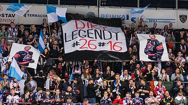 Hoşçakal, “İkizler”! Efsaneler kariyerlerini sona erdirdi, Hübe başka bir rolde korsanlarda kalıyor