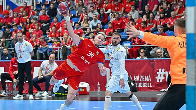Dominik Sol�k zakon�uje v z�pase s Chorvatskem.