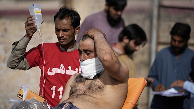 Zachr�n�n� cestuj�c� z p�kist�nsk�ho vlaku, kter� p�epadli ozbrojenci. (12. b�ezna 2025)