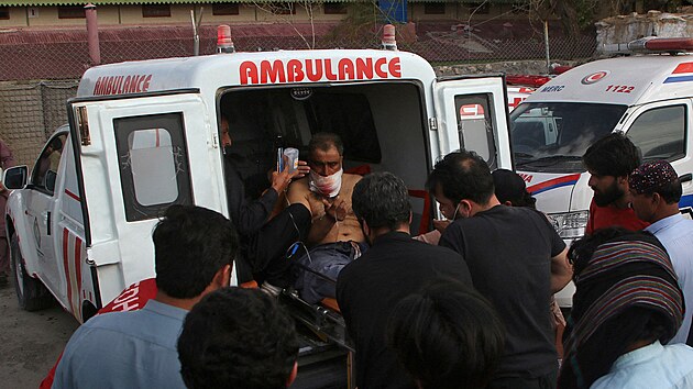 Zachr�n�n� cestuj�c� z p�kist�nsk�ho vlaku, kter� p�epadli ozbrojenci. (12. b�ezna 2025)