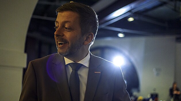 Ministr vnitra a p�edseda STAN V�t Raku�an po jedn�n� l�dr� stran ve Sn�movn� (13. b�ezna 2025)