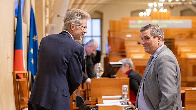 Senát vyzval Babišovu vládu, aby se zasadila o finanční podporu Ukrajině