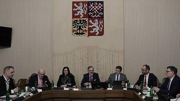 Jedn�n� o obran�, kter� svolal premi�r Petr Fiala. Z�stupci opozi�n�ch hnut� ANO a SPD na n�j ale nedorazlili.