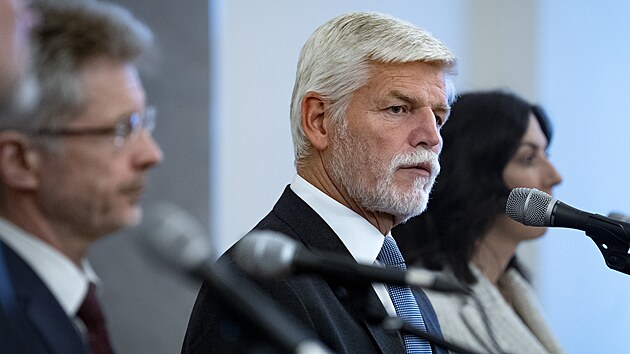 Prezident Petr Pavel, ��f Sen�tu Milo� Vystr�il a p�edsedkyn� Sn�movny Mark�ta Pekarov� Adamov� po sch�zce �stavn�ch �initel� na Pra�sk�m hrad�