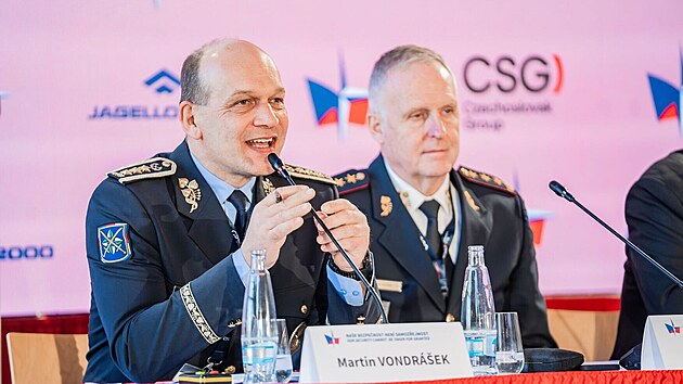 V Praze začala konference Naše bezpečnost není samozřejmost, kterou pořádá spolek Jagello 2000. Vystoupil na ní i policejní prezident Martin Vondráček. (18. března 2025)