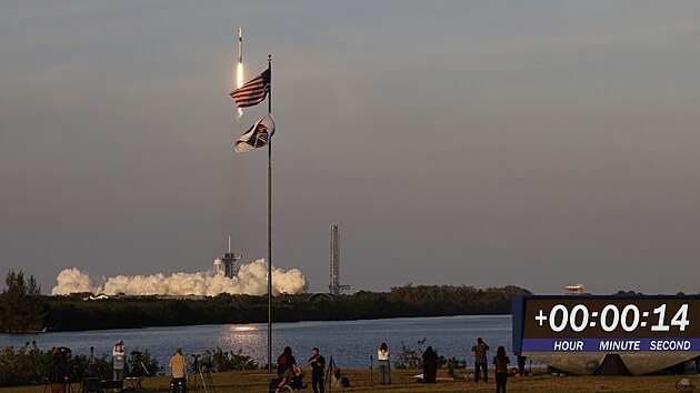 Z mysu Canaveral na Florid� ve Spojen�ch st�tech �sp�n� odstartovala raketa Falcon 9 spole�nosti SpaceX se �ty�mi astronauty na palub�. (15. b�ezna 2025)