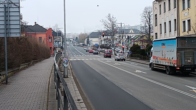V Havlkov Brod dosavadn zelenou vlnu nahradila vlna erven, neboli v centru msta pijede idi prakticky ke kadmu semaforu obvykle ve chvli, kdy na nm svt erven... prava semafor souvis s opravou Havlkovy ulice.