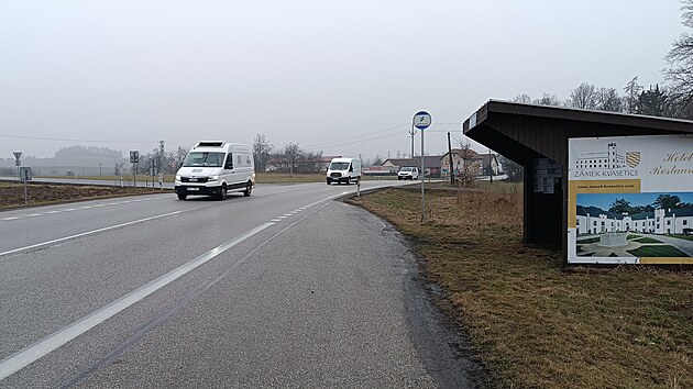 Podle policie se na tto odboce na Kvtinov od roku 2010 stalo 21 vnch dopravnch nehod. Vydaly si jeden lidsk ivot, jedno tk a 11 lehkch zrann. Nepehlednost msta umocuj autobusov zastvky v jej tsn blzkosti. Ty se proto o nkolik destek metr posunou.