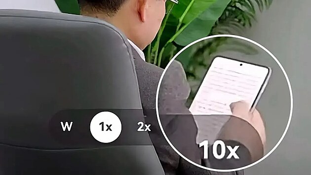 �editel Huaweie s tajným telefonem v ruce