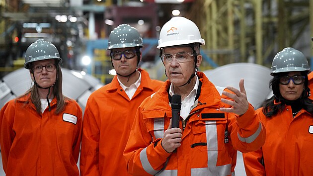 Kanadský premiér Mark Carney v ocelárně ArcelorMittal Dofasco v Hamiltonu. (12. března 2025)