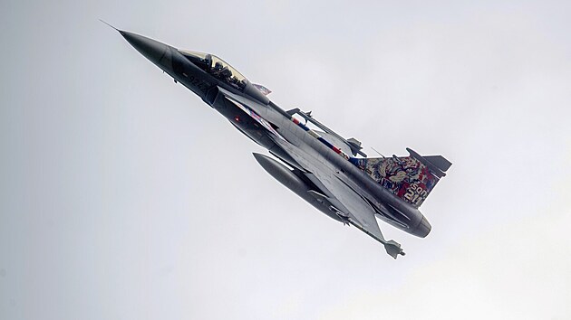 Ukrajinci spěchají na švédské gripeny. Pojďme už cvičit naše piloty, naléhá Kyjev