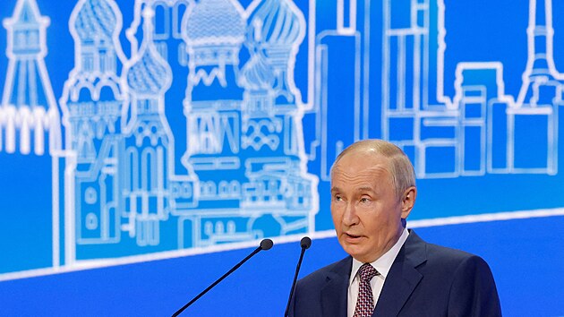 Rusk� prezident Vladimir Putin na sjezdu Rusk�ho svazu pr�mysln�k� a podnikatel�. (18. b�ezna 2025)