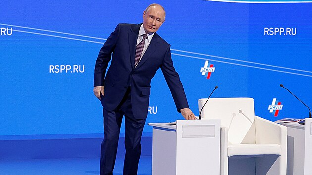 Rusk� prezident Vladimir Putin na sjezdu Rusk�ho svazu pr�mysln�k� a podnikatel�. (18. b�ezna 2025)