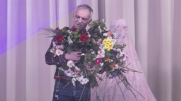 Ivan Trojan v dejvické inscenaci Krkavců