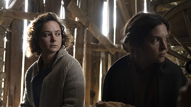 Gabriela Heclov� a Krist�na Ry�ka v seri�lu Kr�l �umavy - Agent chodec (2025)