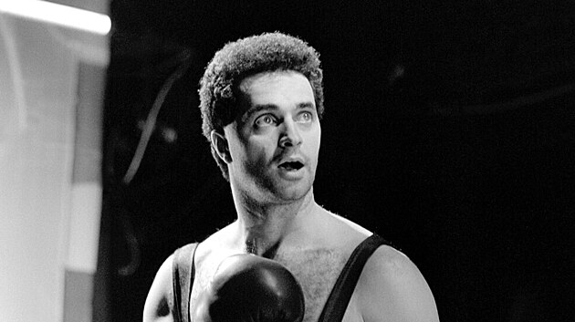 Martin Dejdar v p�edstavení Othello v pra�ském Studiu Ypsilon (1991)