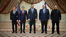 Ukrajinská a americká delegace na jednání v Didd. Zleva: bezpenostní poradce...