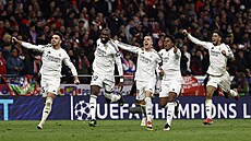 Euforie fotbalist� Realu Madrid po postupu do �tvrtfinále Ligy mistr�.