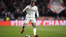 Kylian Mbappé z Realu v akci proti Atlétiku Madrid.