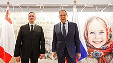 Gubernátor Georgij Filimonov a ministr zahrani�í Sergej Lavrov na prezentaci...
