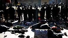 Policie vyklízela paíské divadlo, které od prosince okupovaly stovky...